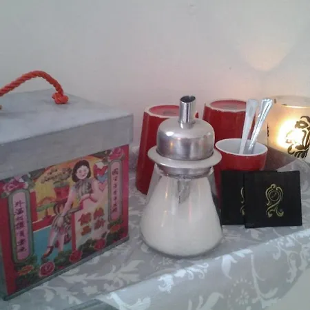 The Upstairs & Downstairs Bed & Breakfast Amsterdam