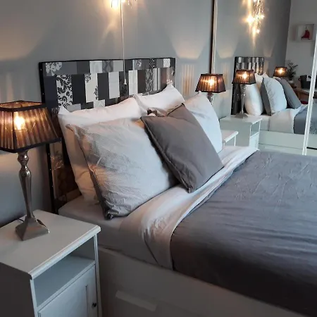 The Upstairs & Downstairs Bed & Breakfast Amsterdam